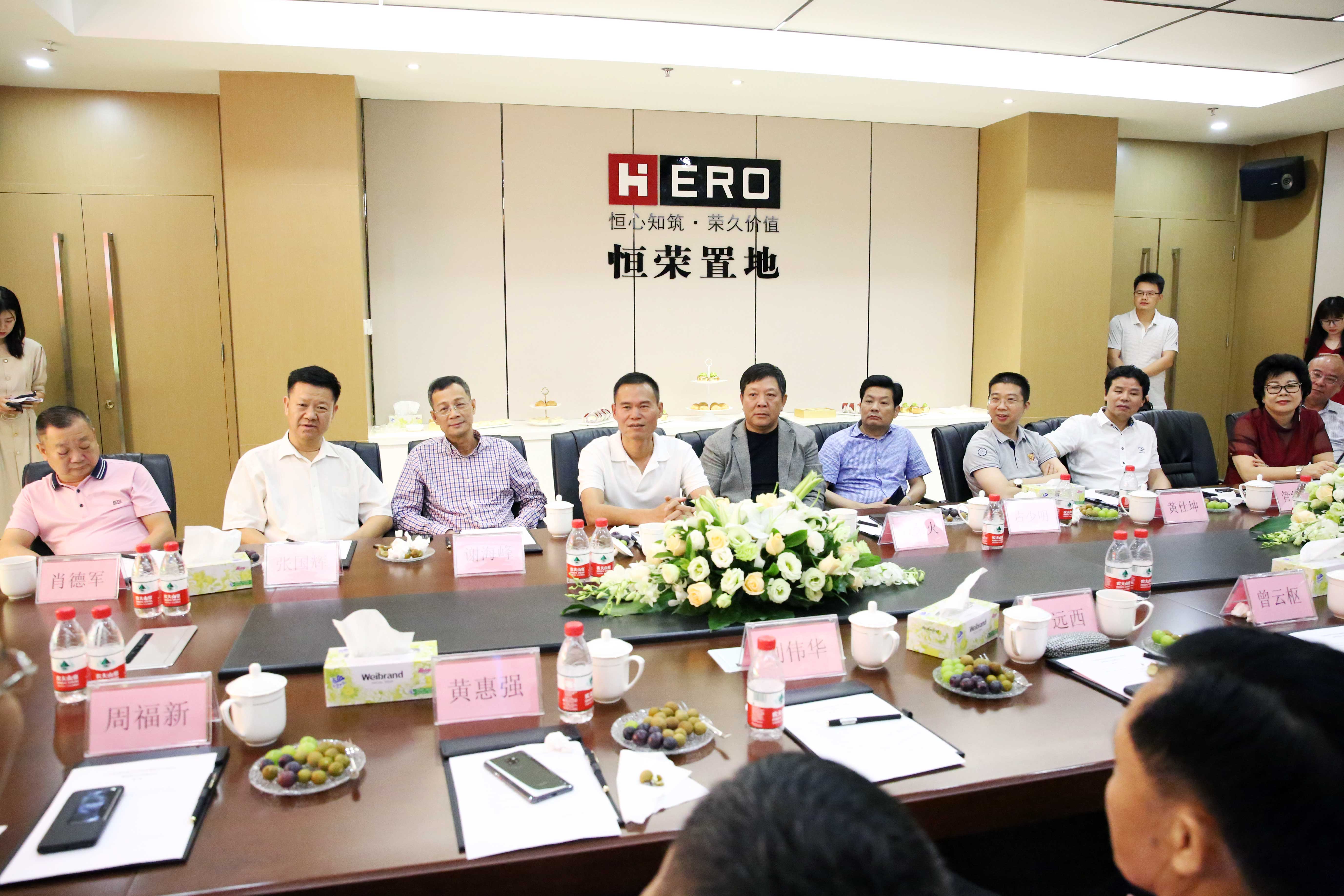上港集团：8月26日召开董事会会议